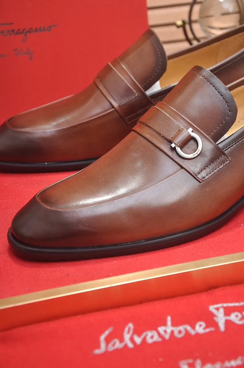 Men's shoes 💰520💶【Ferragamo/Ferragamo】The latest model in the counter. Original imported high-quality cowhide with open sides + imported 🐂 water-dyed cowhide lining + original luxury metal buckle + original combination outsole. No pressure for comparison. 38--45 (45 is custom-made and cannot be returned or exchanged)